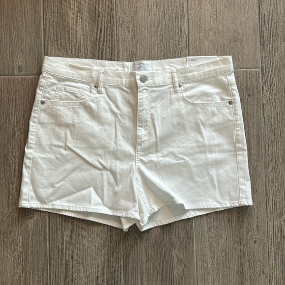 super cute NWT size 12 white mom jean shorts from LOFT - Picture 1 of 4